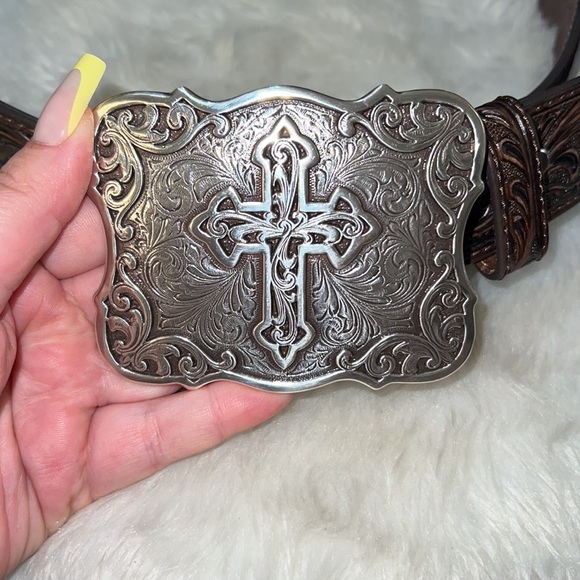 Nocona Accessories - NWOT. Nocona Women's Brown Tooled Floral and Cross Fashion Western Belt. Size S